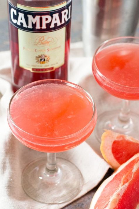 Siesta Cocktail, Cocktail Cake, Grapefruit Cocktail, Mixed Drinks Recipes, Cocktail Drinks Recipes, Pretty Drinks, Grapefruit Juice, Spiced Rum, Hiccup