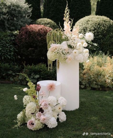 Wedding Florals Pop Of Color, Neutral And Green Wedding Decor, Whimsical Florals Wedding, Modern White Floral Centerpiece, Wedding Aisle Florals Outdoor, Flowers On Plinths Wedding, Ethereal Flower Arrangements, Alter Florals Wedding, Wispy Flower Arrangements