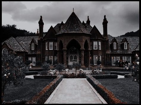 Dark Academia Mansion, Dark Academia House, Academia House, Dark Mansion, Mansion Aesthetic, Gothic Mansion, Mansion Exterior, Dark Castle, Black Castle