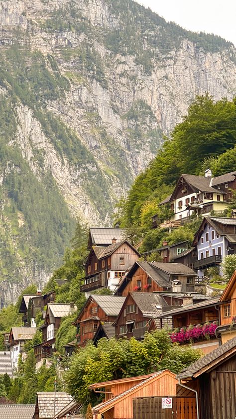 #austria #hallstatt #mountains #summer Coolest Places To Travel, Hallstatt Culture, Austria Aesthetic, Austria Hallstatt, Austria Map, Hallstatt Austria, Europe Aesthetic, Places In Europe, Mountain Village