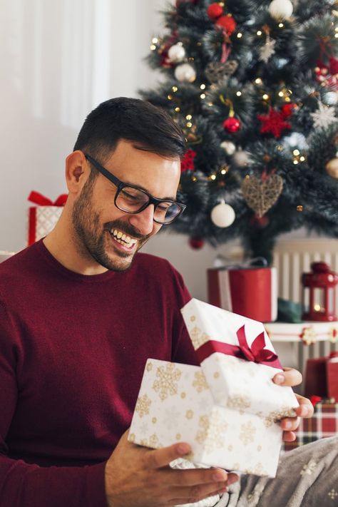 These 9 Unexpectedly Useful Holiday Gifts Might Be Practical, but They’re Not Boring Special Gifts For Him, Holiday Gifts For Men, Gifts Photography, Unique Gifts For Dad, Best Dad Gifts, Christmas Photoshoot, Gadget Gifts, Best Gifts For Men, Dad Birthday Gift