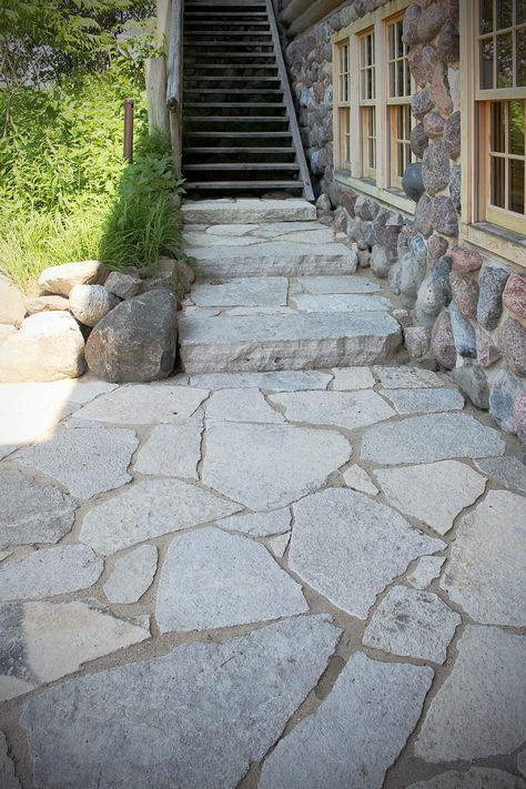 Rock Garden Edging, Backyard Patio Landscaping, Fire Pit Stone, Flagstone Patio Design, Stone Backyard, Flagstone Path, Backyard Walkway, Pavers Backyard, Stone Pavers