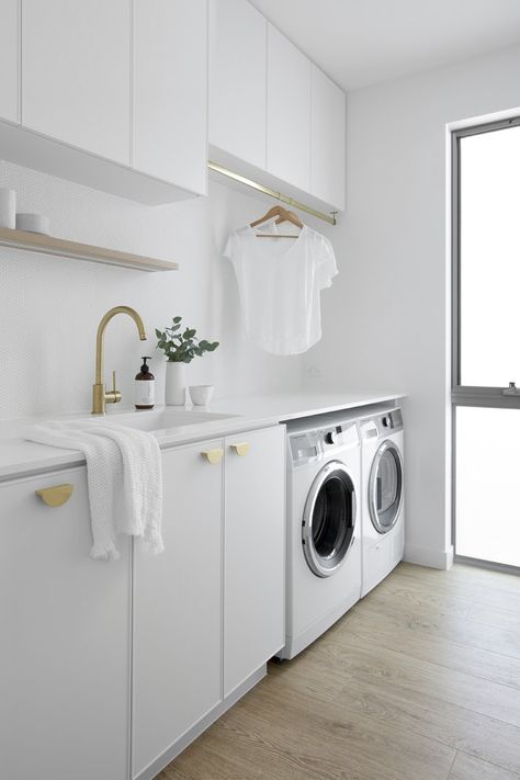 Classic Coastal Project - Projects - polytec Hamptons Laundry, Laundry Makeover, Color Schemes Design, Dream Laundry Room, White Laundry, Laundry Room Layouts, Laundry Room Renovation, Modern Laundry Rooms, Laundry Design