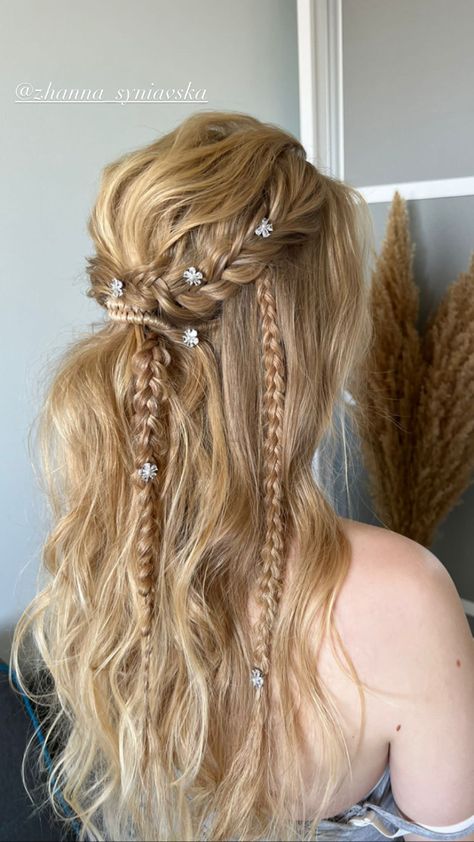 Wavy Boho Hairstyles, Rustic Wedding Hairstyles For Long Hair, 70s Boho Hair, Hippy Wedding Hair, Bohemian Hair Wedding, Romani Hairstyle, Fairy Wedding Hair, Celtic Hairstyles, Witchy Hairstyles