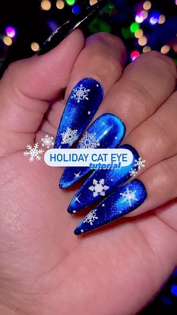 Blue Cat Eye Nails With Snowflakes, Cateye Christmas Nail Designs, Holiday Nails Cat Eye, Christmas Cat Eye Nail Art, Cat Eye Snowflake Nails, Christmas Cats Eye Nails, Cateye Christmas Nail, Christmas Cateye Nail, Cat Eye Winter Nails