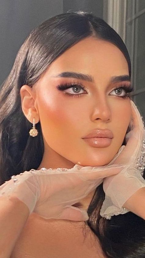 Fall Wedding Makeup, Sultry Makeup, Maquillage On Fleek, Classy Makeup, Music Instagram, Radiate Confidence, Soft Glam Makeup, Fancy Makeup, Bridal Makeup Looks