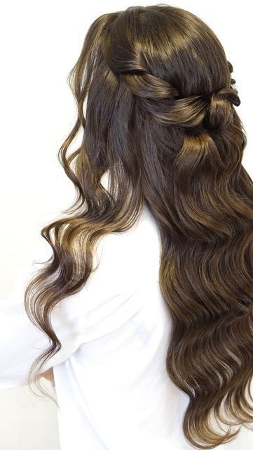 Braid And Waves Hairstyle, Mermaid Waves Long Hair Wedding, Curly Hair Graduation, Wedding Hair Curled, Off The Shoulder Dress Hairstyles, Hair Ideas For Graduation, Soft Waves Long Hair, Curls Hair Styles, California Makeup