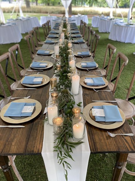 Wedding Catering Decoration, Rustic Wedding Dinner Table, Rustic Table Set Up, Long Table Party, Long Table Setting, Wedding Dinner Table Decor, Wedding At Home Indoor, Event Table Set Up Ideas, Brunch Decorations Table