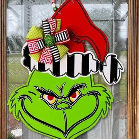 Halloween Decorations Wreaths, Holiday Front Door, Porch Farmhouse, Grinch Wreath, Grinch Christmas Decorations, Wooden Door Signs, Door Porch, Wooden Wreaths, Front Door Porch