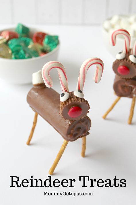 Fun to Make: Edible Reindeer Treats - Mommy Octopus Edible Reindeer, Reindeer Snack, Cinnabon Cinnamon Rolls Recipe, Hot Chocolate Cookies Cups, Reindeer Candy, Easy Holiday Treats, Santa's Reindeer, Hot Chocolate Cookies, Candy Treats