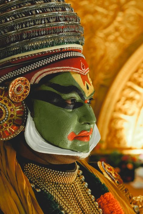 Kerala Traditional Art, Reference Portraits, Kathakali Face, Dancer Wear, Indian Classical Dance, Indian Dance, Dance Poses, Colorful Makeup, Portrait Drawing