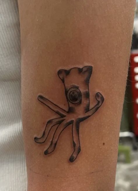 |not mine| Squid from coraline Squid From Coraline Tattoo, Coraline Themed Tattoo, Creepy Coraline Tattoo, Coraline Tattoo Color, Coraline Cat Tattoo, Coraline Cat Tattoo Ideas, Coraline Toys, Squid From Coraline, Coraline Cat