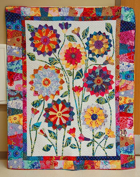 This is an example where the Dresden plates were layered on top of each other. And the quilter left the folded points loose and not quilted down. Quilts Floral, Fan Quilts, Dresden Plate Patterns, Colchas Quilting, Dresden Plate Quilts, Dresden Quilt, 2024 Board, Dresden Plate Quilt, Colorful Quilt