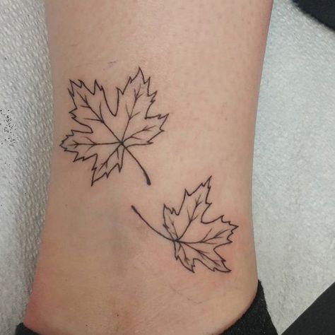 Tattoo Ideas Leaves, Sailor Tattoos Vintage, Maple Leaves Tattoo, Autumn Tattoo Ideas, Maple Tattoo, Day Of The Dead Tattoos, Maple Leaf Tattoos, Pirate Tattoos, Small Back Tattoos