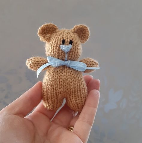 FREE Tiny Bear Knitting Pattern – Knitting by Post Bear Knitting Pattern, Knitted Bear, Knitting 101, Beginner Knitting Pattern, Knitted Teddy Bear, Stitch Fit, Knitted Afghans, Knitting Instructions, Crochet Girls