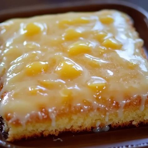 A Lemon Cake to Die For Peach Pie Bars, Lemon Glaze Cake, Lemon Delight, Lemon Cake Mix Recipe, Glaze Cake, Fluffy Cake, Lemon Dessert, Lemon Cake Mixes, Lemon Cake Recipe