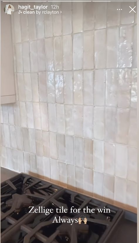 Amber Interiors Kitchen Backsplash, Cream Backsplash Kitchen Dark Cabinets, Cream Cabinets Backsplash Ideas, Zelig Tiles Backsplash, Model Home Interior Design, Backsplash Kitchen Vertical Tile, Cream Zellige Tile Kitchen, Wall Mounted Ledges Kitchen, New Build Upgrades Diy