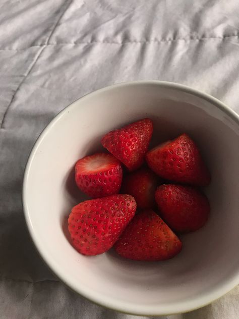 strawberries in white bowl | aesthetic pic Bowl Aesthetic, White Bowl, Strawberries, Bowl, White