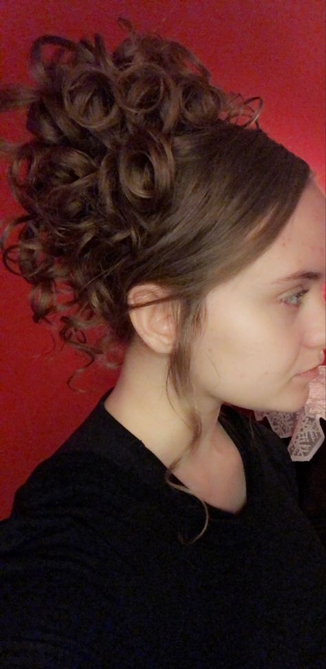 Curly Vampy Updo, Gala Hair Ideas, Vamp Hairstyle Curly, Elegant Goth Hairstyles, Curly Vampire Hair, Vamp Updo, Vampire Updo Hairstyles, Gothic Prom Hair, Vampy Updo Hair