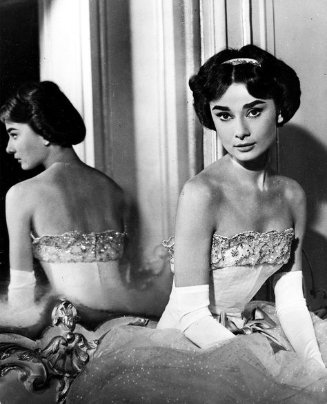 Audrey Hepburn, Givenchy Audrey Hepburn Givenchy, Ali Mcgraw, Aubrey Hepburn, Audrey Hepburn Style, Hepburn Style, Fair Lady, Old Hollywood Glamour, Brigitte Bardot, Vintage Hollywood