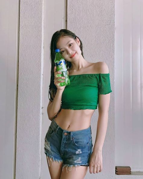 Motivasi Diet, Hot Abs, Jennie Kim Blackpink, Pleated Blouse, Lalisa Manoban, Blackpink Fashion, Blackpink Jennie, Rappers, Korean Girl