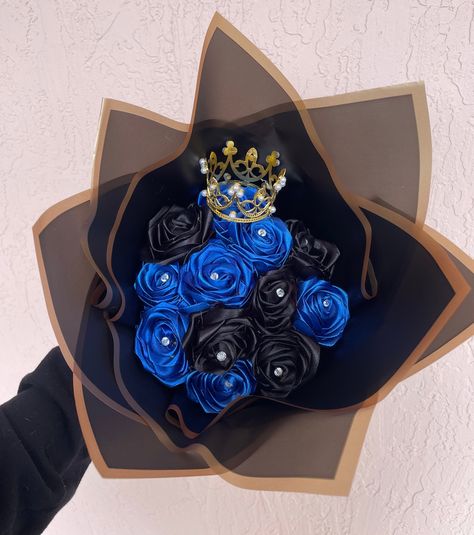 Eternal roses bouquet. Blue And Black Flowers Bouquet, Black And Blue Bouquet, Black Flowers Bouquet, Ramo Ideas, Black Rose Bouquet, Forever Flower Bouquets, Sweet 16 Hairstyles, Roses Bouquet Gift, Ribbon Flowers Bouquet