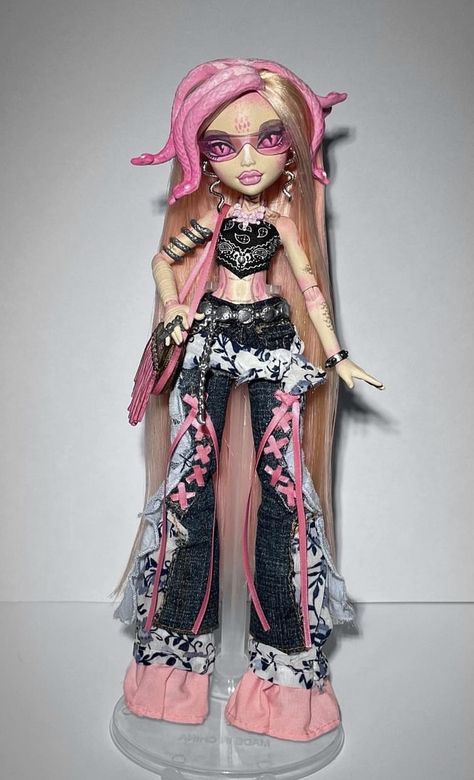 Monster High Doll Customization, Doll Customization Monster High Repaint, Monster High Doll Custom, Ooak Dolls Monster High, Monster High Restyle, Custom Monster High, Doll Customs, Doll Customization, Monster High Doll Clothes