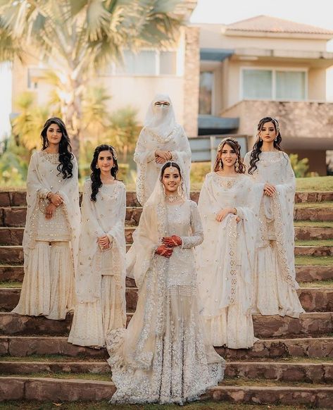 White Gown Bridesmaid, Nikkah Bridesmaid Outfit, White Bridal Outfits, Nikkah Dress For Sisters, White Nikkah Outfit, Nikkah Outfit Pakistani Bridal, Mehndi Bridal Outfit, Nikkah Dress Pakistani, Pakistani Bridesmaids Outfits