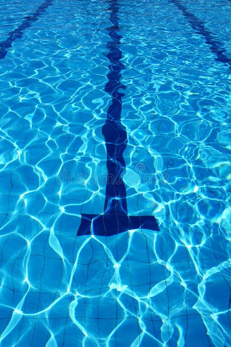 Swimmer Diving Into Pool, Swimming Pool Asethic, Swimming Sport Aesthetic Wallpaper, Swimming Wallpaper Iphone, Swimming Sport Aesthetic, Pool House Backyard, Swimming Aesthetic Pool, Swimming Pool Wallpaper, Swimmers Wallpaper