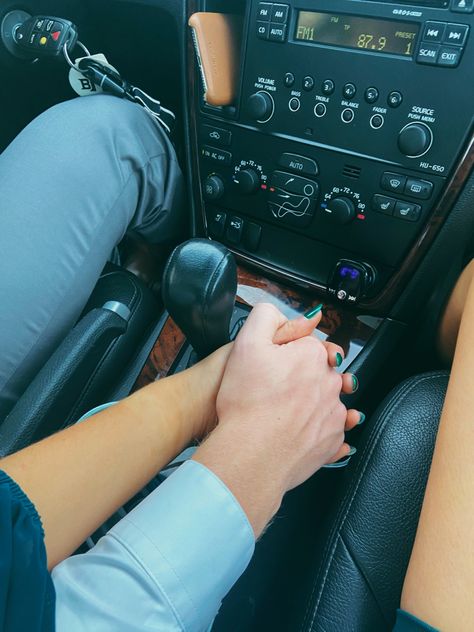 Billionaire Husband, Couple In Car, Flipagram Instagram, Couple Hands, Classy Couple, Profile Pictures Instagram, Universal Language, Snapchat Picture, Home Decoration Ideas