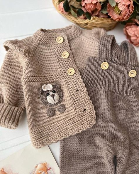 Vídeo do Instagram por @krasivo_vyazhem_vrn • Ago 19, 2022 às 8:16 AM Kids Sweater Pattern, Crochet Sweater Design, Crochet Sweater Pattern, Crochet Baby Sweaters, Baby Boy Knitting Patterns, Crochet Sweater Pattern Free, Crochet Baby Cardigan, Baby Sweater Knitting Pattern, Baby Boy Knitting