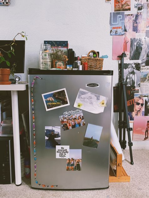 Snack Area In Bedroom Aesthetic, Mini Fridge Aesthetic Bedroom, Fridge In Room Ideas, Fridge Aesthetic Outside, Mini Fridge For Dorm, University Rooms Ideas, College Dorm Mini Fridge, Bedroom With Mini Fridge, Organized Mini Fridge