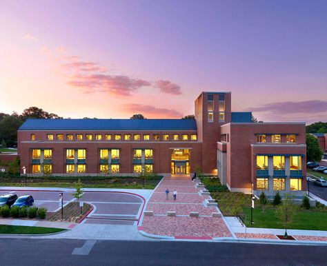 East Academic Building — Robert A.M. Stern Architects, LLP Maryville University, Minecraft School, Country Day School, Open Stairs, School Building Design, College Architecture, School Campus, School Building, Charter School