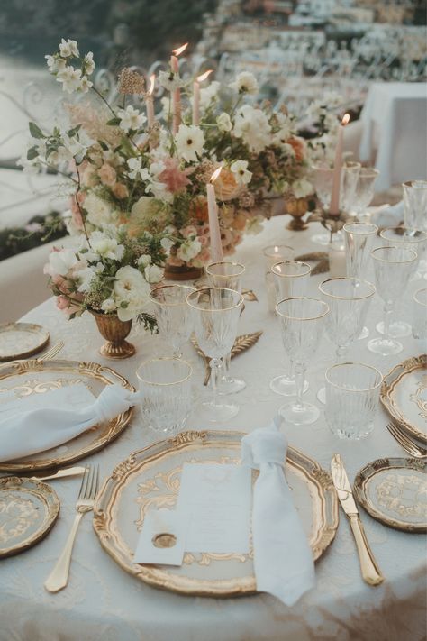 Wedding Receptions, Amalfi Coast, Amalfi, Aesthetic Amalfi Coast, Romantic Aesthetic, Desk Decorations, Wedding Table Decorations, Marriage Ceremony, Wedding Table