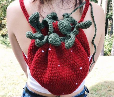 Red Crochet Projects, Crochet Simple Projects, Strawberry Bag Crochet, Strawberry Crochet Bag, Crochet Strawberry Bag, Strawberry Backpack, Knitting Bag Pattern, Crochet Strawberry, Red Crochet