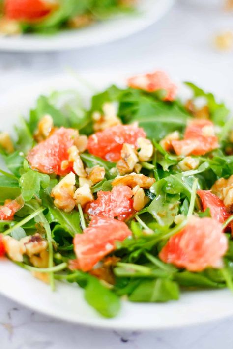 Easter Salad Recipes, Grapefruit Salad, Arugula Salad Recipes, Oil Dressing, Vegetarian Salads, Salad Toppings, Autumn Salad, Walnut Salad, Salad Recipes For Dinner