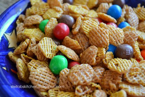 Caramel Cereal Mix (Microwave Snack Mix) Caramel Chex Mix, Caramel Chex, Gluten Free Chex, Sweet Chex, Cereal Mix, Microwave Snacks, Baked Caramel, Cereal Snacks, Chex Mix Recipes