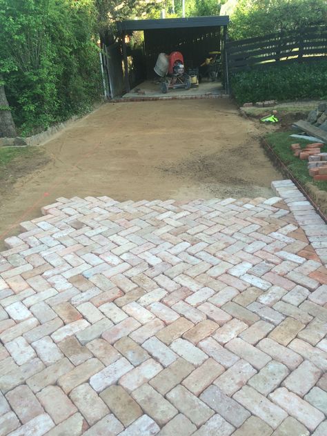 Outdoor Patio Pavers, Walkway Designs, Design Per Patio, Brick Driveway, Cottagecore Living, Brick Paver Patio, Paving Ideas, Paver Walkway, Brick Walkway