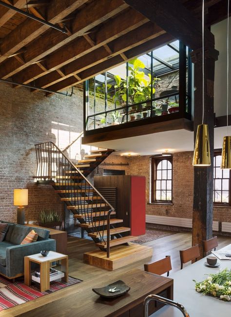 Appartement New York, New Yorker Loft, Loft Aesthetic, Ny Loft, Loft Apartment Decorating, Warehouse Loft, Rustic Barndominium, Nyc Loft, Loft House Design