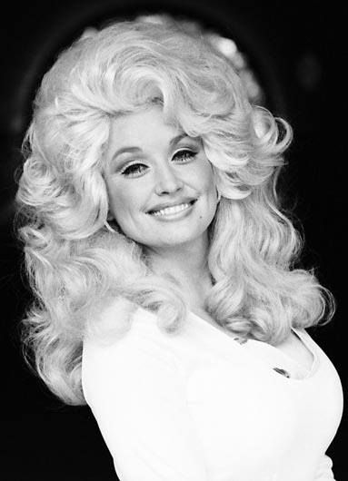 Dolly Parton Jolene, Dolly Pardon, Dolly Parton Pictures, Hair Evolution, Actrices Hollywood, Radio Stations, Sophie Turner, Hello Dolly, Miranda Kerr