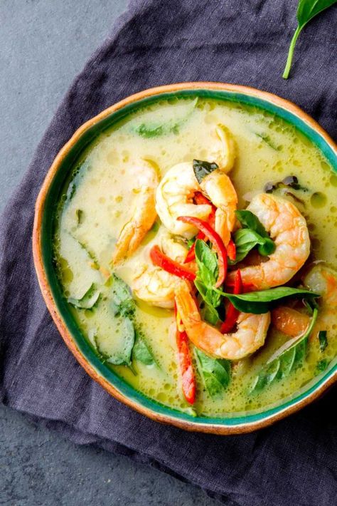 Jamie Oliver Thai Green Prawn Curry Shrimp Green Curry, Easy Prawn Recipes, Green Curry Sauce, Coconut Curry Shrimp, Seafood Salad Pasta, Coconut Curry Sauce, Thai Kitchen, Curry Ingredients, Prawn Curry