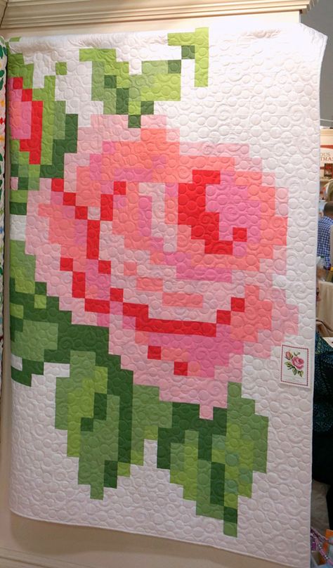 Create a Stunning Rose Quilt with Fabric Squares - Quilting Digest Texas Quilt, Pixel Quilting, Flower Quilt Patterns, Quilting Digest, Rose Quilt, Flower Quilts, Flower Quilt, Floral Quilt, Mini Quilts