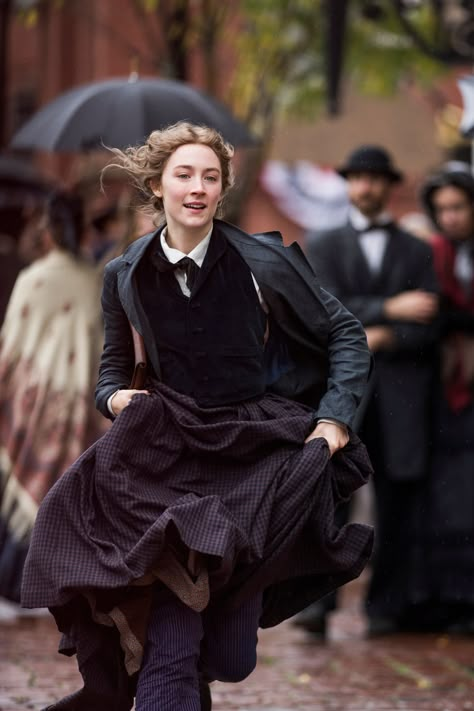 The Fashion In Little Women Is As Relevant As The Story #refinery29 https://www.refinery29.com/en-us/2019/12/9011389/little-women-costumes-prairie-dress-fashion-trend Little Women Costumes, Thrifting Vintage, 3 People Costumes, Greta Gerwig, Aesthetic Ootd, Period Clothing, Claire Danes, Woman Movie, Charlotte Bronte