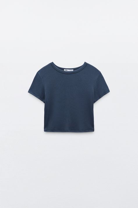 basic top #vanillagirl #basicaesthetic #stockholm #zara #european Zara Top Outfit, Zara Clothes Women, Blue Crop Top Outfit, Zara Basic Crop Top, 6th Form Outfits, Zara Basic Top, Navy Blue Crop Top, Navy Crop Top, Navy Blue T Shirt