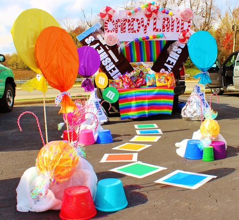 Candyland Trunk or Treat... chances are slim to none I'll ever get this ambitious for Sally's annual party, but a girl can dream, right? Church Trunk, Trunk Or Treat Ideas, Fest Outfits, Candyland Birthday, Candyland Party, Candy Theme, Candy Land Theme, Treat Ideas, Game Themes