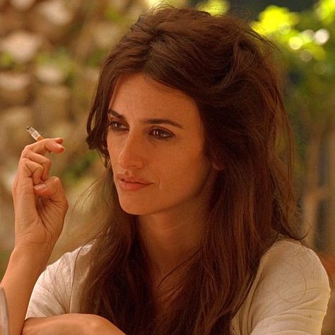 Vicky Cristina Barcelona Penelope Cruz, Vicky Christina Barcelona Aesthetic, Penelope Cruz Vicky Cristina Barcelona, Vicky Cristina Barcelona Aesthetic, Penelope Cruz Aesthetic, Penelope Cruz Hair, Penelope Cruz Movies, Penelope Cruz Makeup, Vicky Christina Barcelona