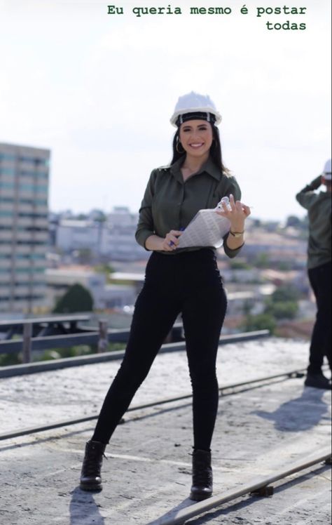 Engineer Style Women, Engineering Women Outfit, Outfits For Architects For Women, Women In Engineering Fashion, Engineer Outfit Women Business Casual, Architect Uniform Women, Business Casual Construction Outfits, Work Outfits Women Engineer, Civil Engineering Outfit Women