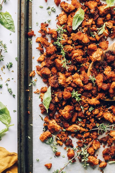 CRISPY Baked Italian Herb Tofu! 1 pan, 10 ingredients, protein-packed, SO versatile! #minimalistbaker #recipe #plantbased #crispy #tofu Hummus Sauce, Crispy Baked Tofu, Tofu Wraps, Quick Delicious Dinner, Winning Recipes, Italian Herbs, Vegan Wraps, Minimalist Baker, Crispy Tofu