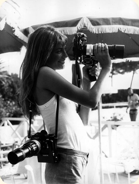 Jane Birkin with Nikon Holding A Camera, Jane Birkin, Vision Board 2023, 2023 Vision Board, 2023 Vision, White Photo, 2024 Vision Board, Dream Job, 2024 Vision