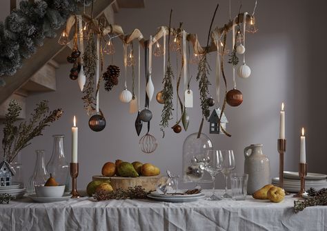 Scandi Christmas decorations: 15 ideas to hygge up your home this festive season | Real Homes Scandi Christmas Decorations, Christmas Ceiling Decorations, Hygge Christmas, Centerpiece Christmas, Tafel Decor, Christmas Dining Table, Christmas Dinner Table, Scandi Christmas, Real Homes